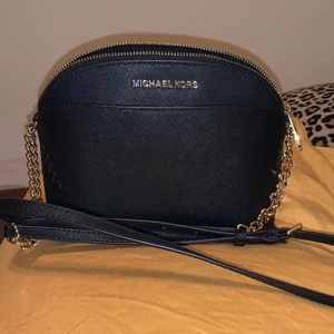 ❌SOLD❌Micheal Kors Emmy Md Dome Crossbody❌SOLD❌